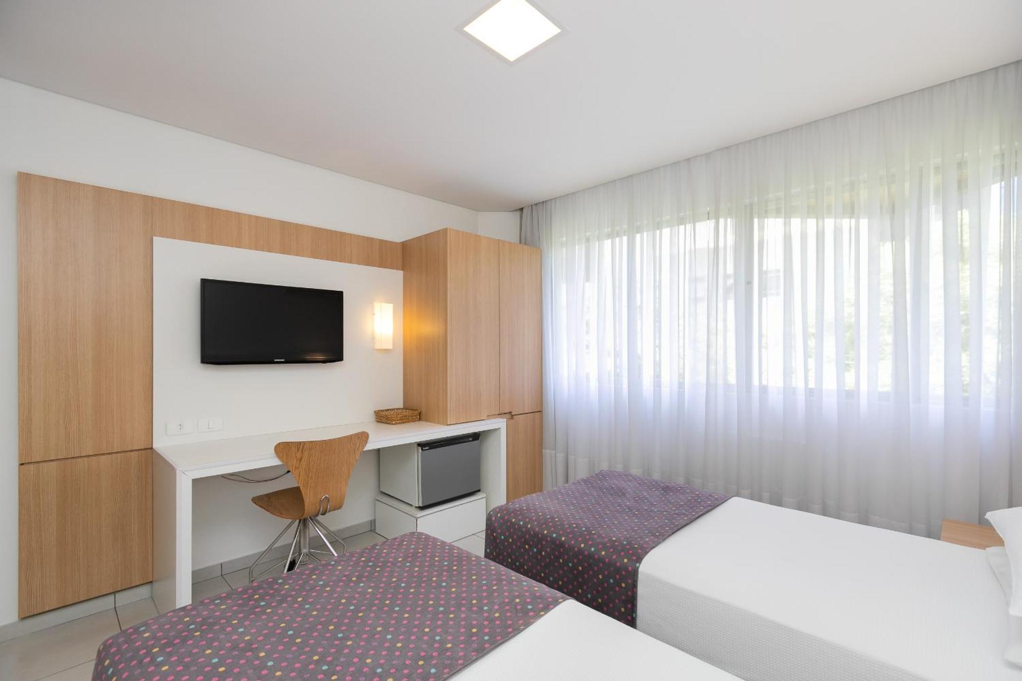 Quarto Twin Standard